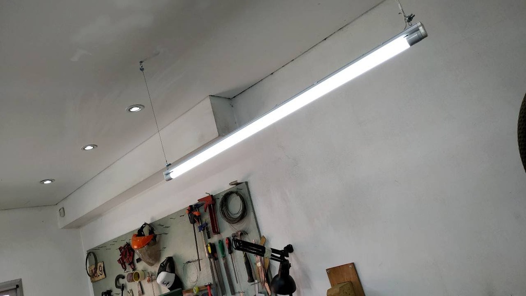 WIN- TUBO LED BASE PLÁSTICO 2.4M TRANSPARENTE 36W BF