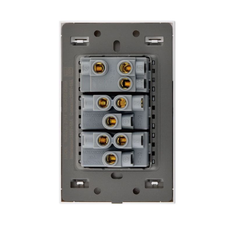 PLACA PLANA CON 1 INTERRUPTOR DE ESCALERA Y 2 CONTACTOS DE 1 MODULO FLAT PLATEADO